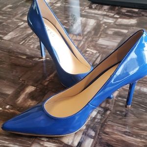 Blue patent stiletto pumps heels. Pointed toe